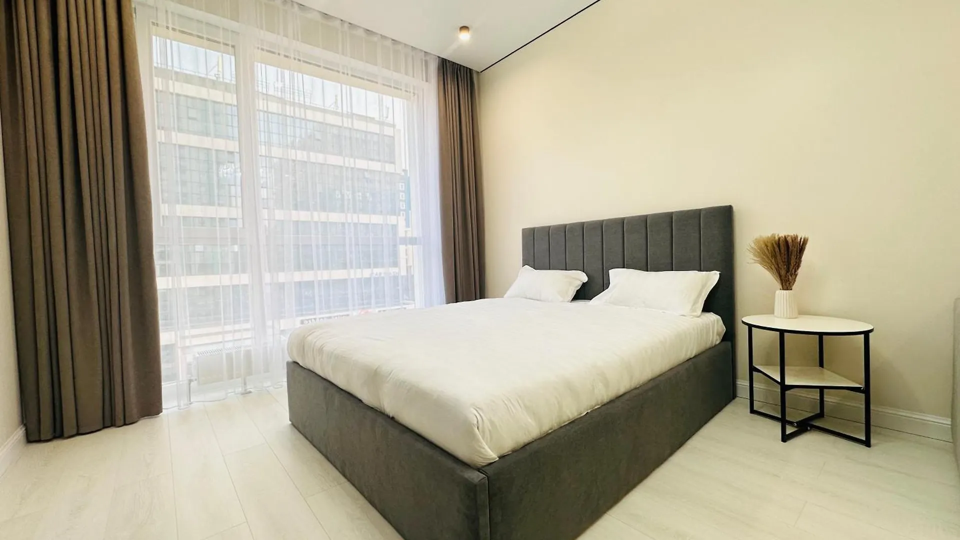 Shabyt One-Room Apartment With Stylish Renovation Αστάνα