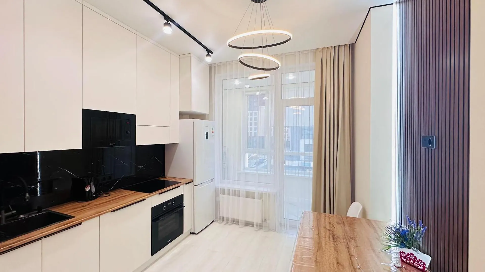 Shabyt One-Room Apartment With Stylish Renovation Αστάνα