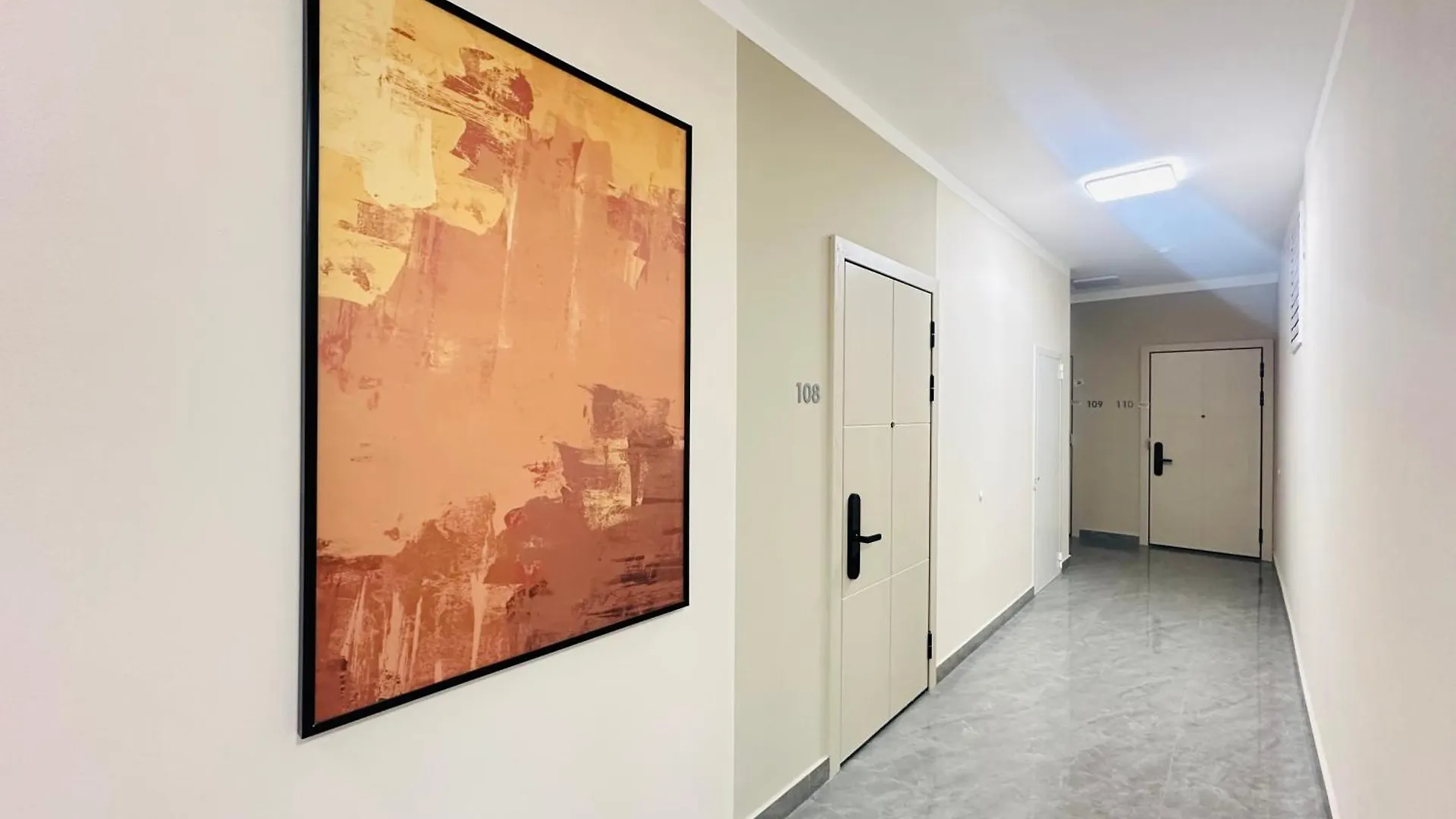 Shabyt One-Room Apartment With Stylish Renovation Αστάνα 0*,
